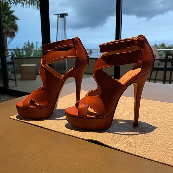 Brand new! ~Never been worn~ - Picture 1 of 8